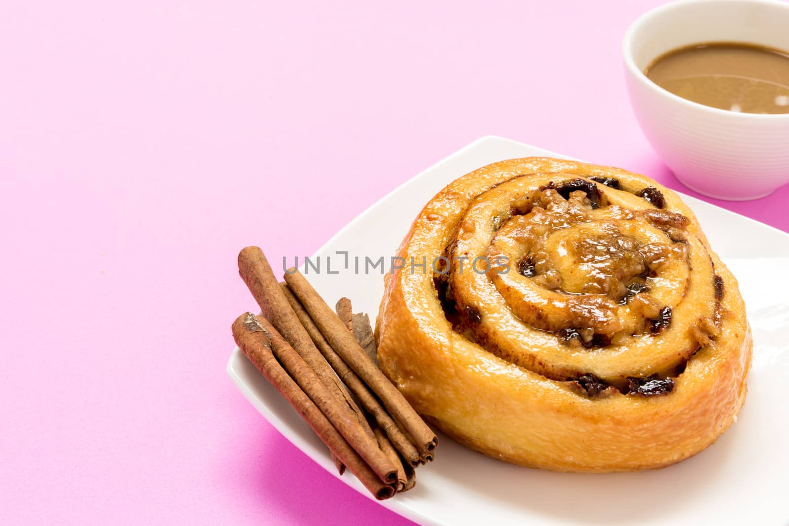 Cinnamon roll freshly made to eat with coffee for break.