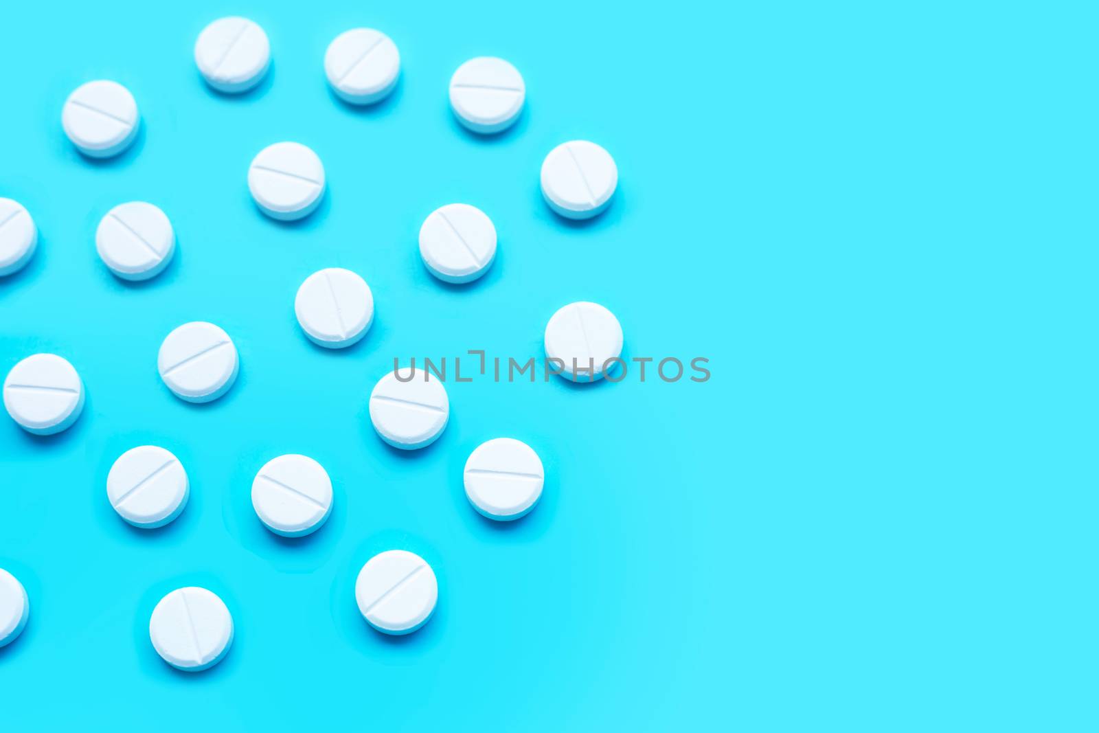 Tablets of Paracetamol on blue background. Copy space