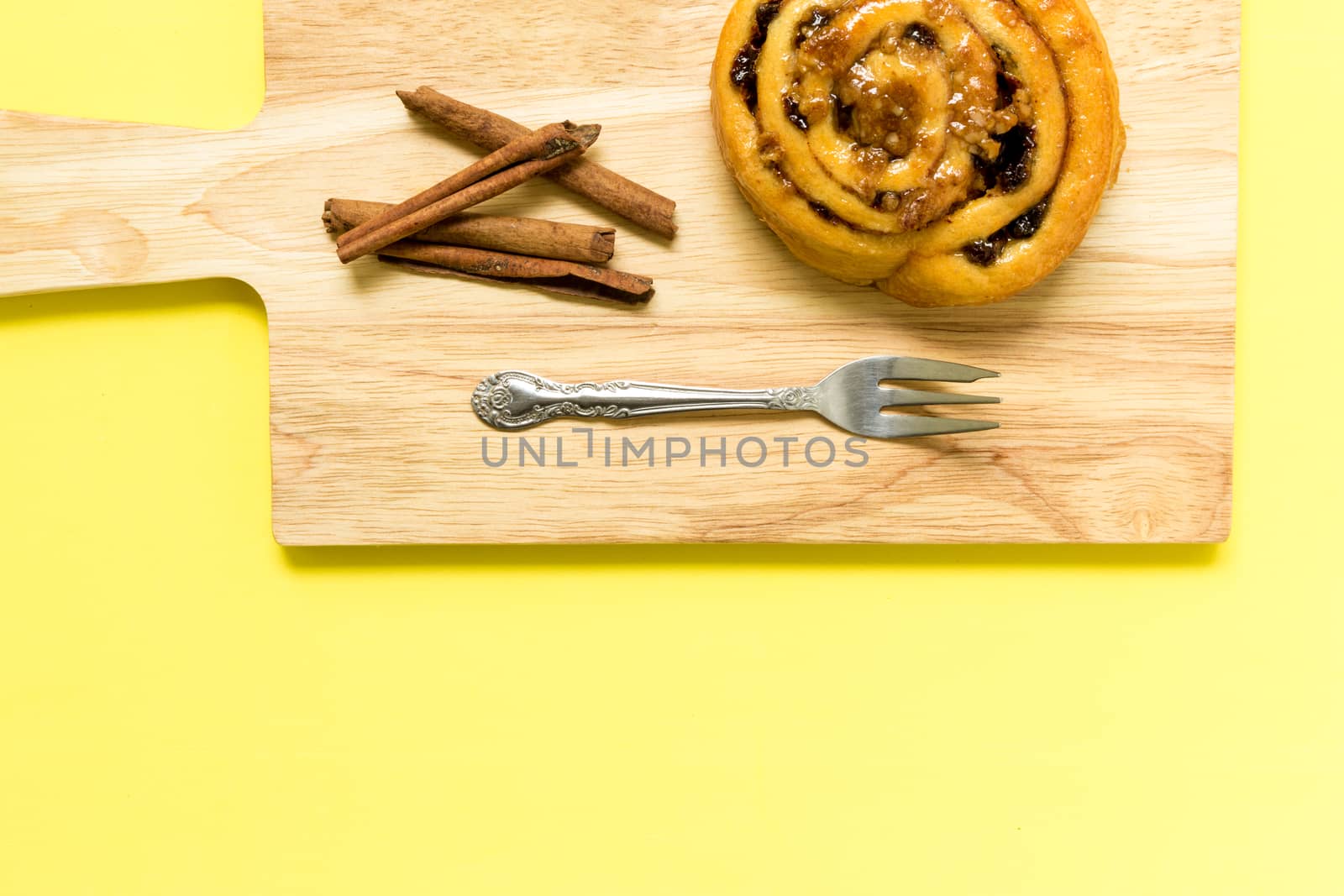 Cinnamon roll freshly made to eat with tea for break.