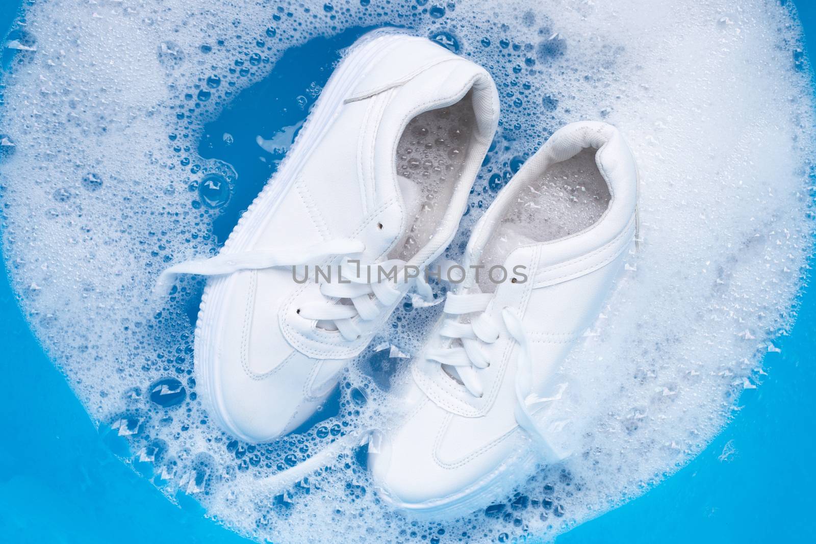 Soak shoes before washing. Cleaning Dirty sneakers.