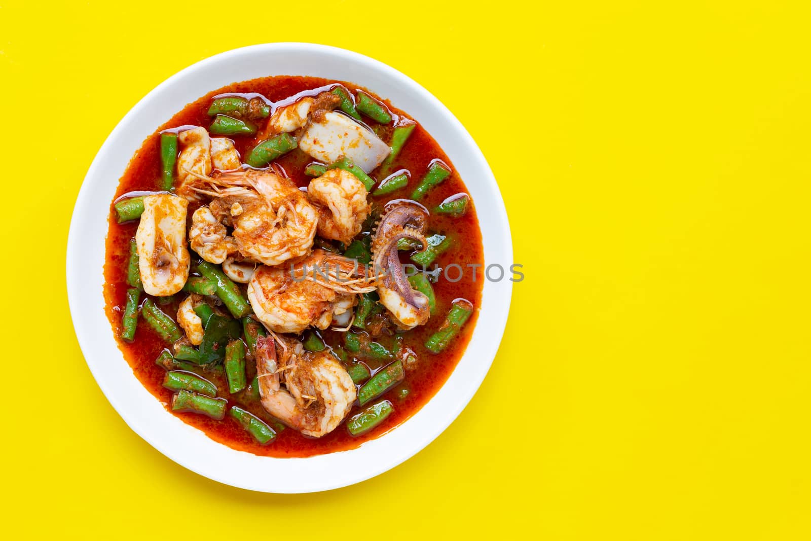 Spicy stir fried seafood and yard long bean with red curry paste. Thai food
