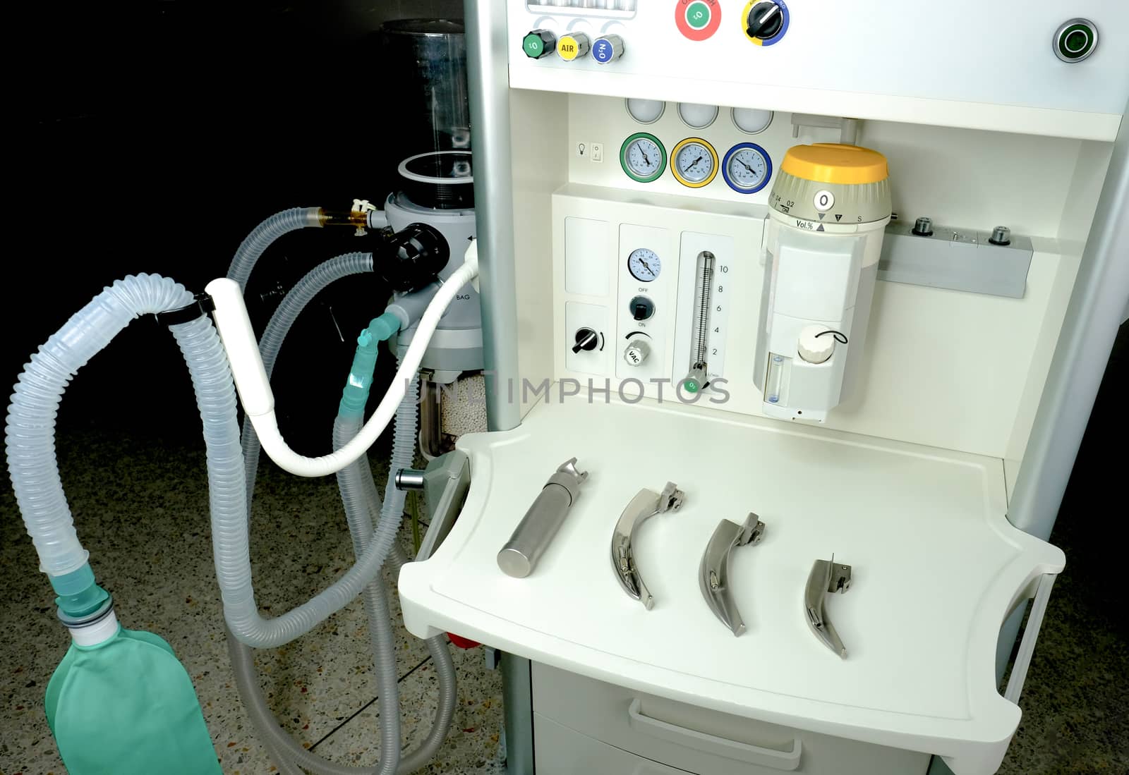 an anesthetic machine i with a set of laryngoscope and blades, profile view
