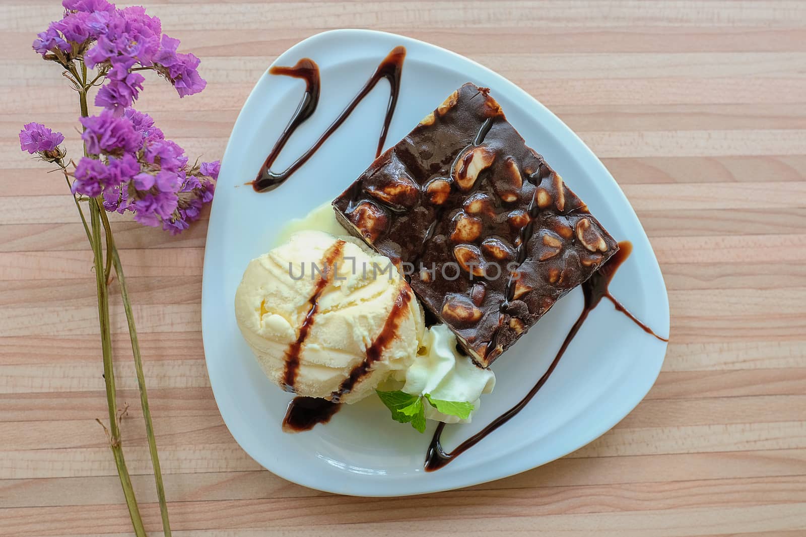 chocolate brownie and vanilla ice cream by Nawoot
