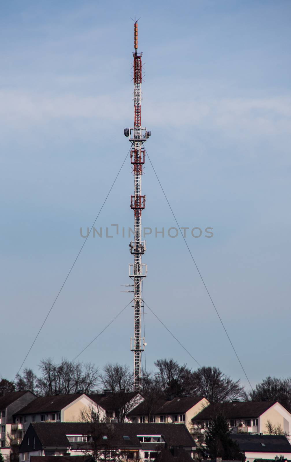 high white and red mast for communication