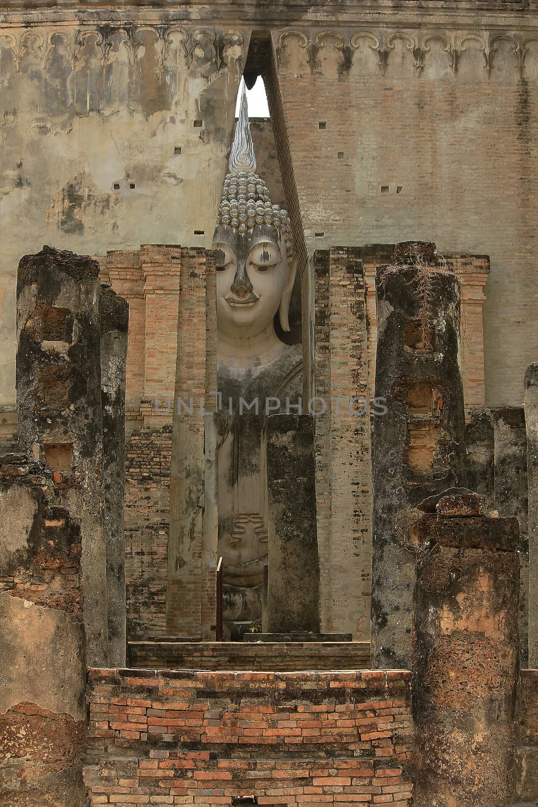 Wat Si Chum Sukhothai of thailand by Puripatt