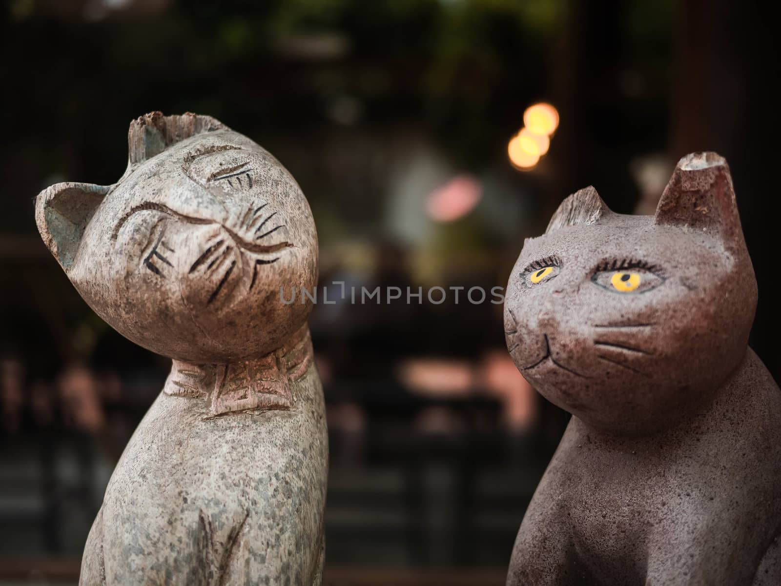 Close​ up​ Old wooden cat carved​​ in​ coffee​ cafe.