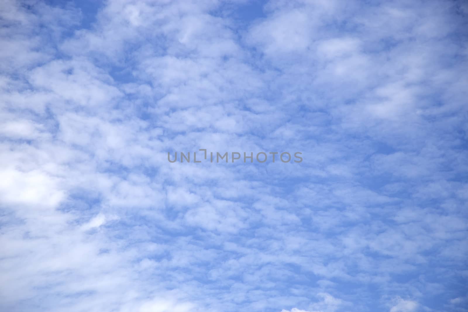 View white cloud with blue sky by liewluck