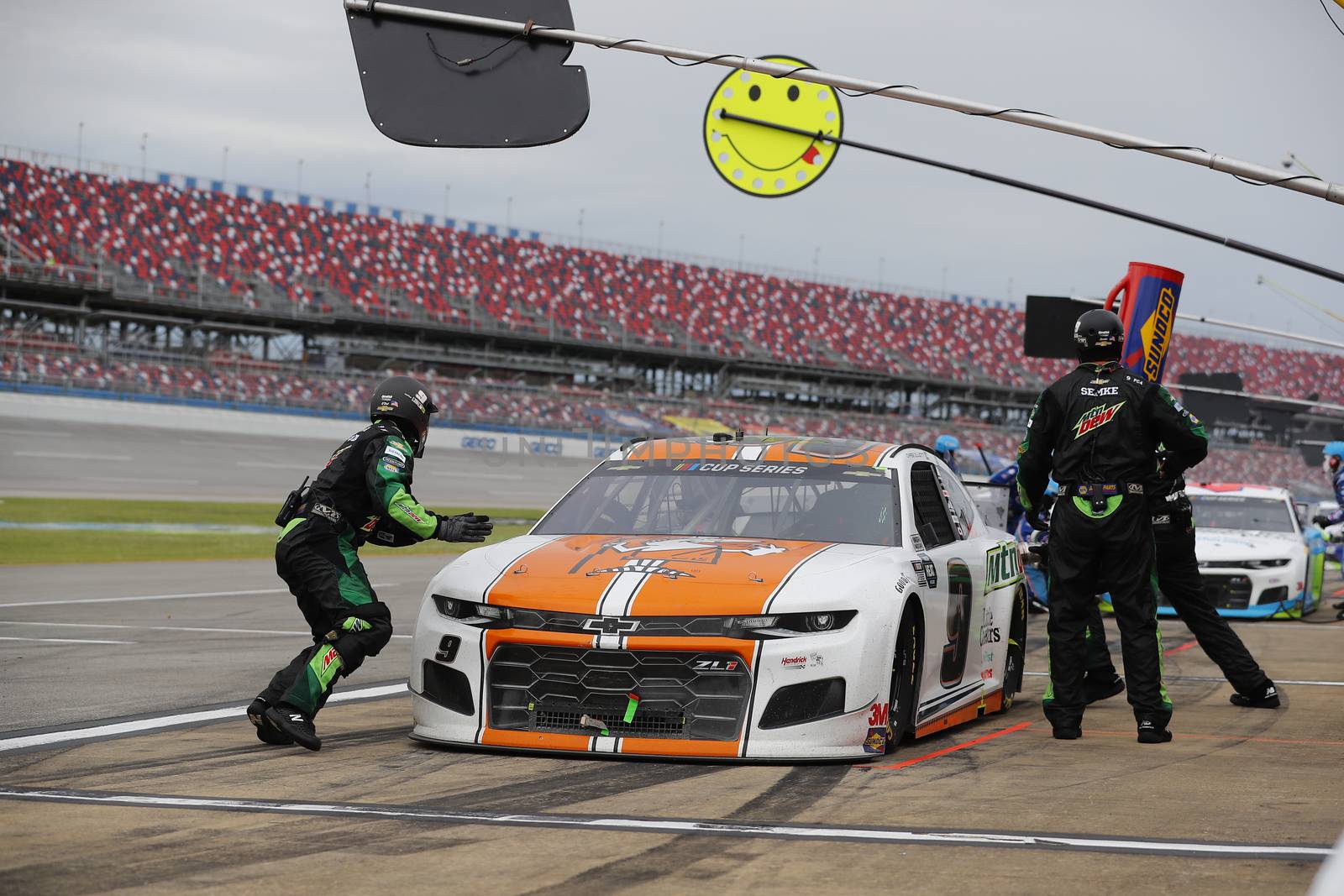 Chase Elliott (9) makes a pit stop for the GEICO 500 at Talladega Superspeedway in Lincoln, Alabama.