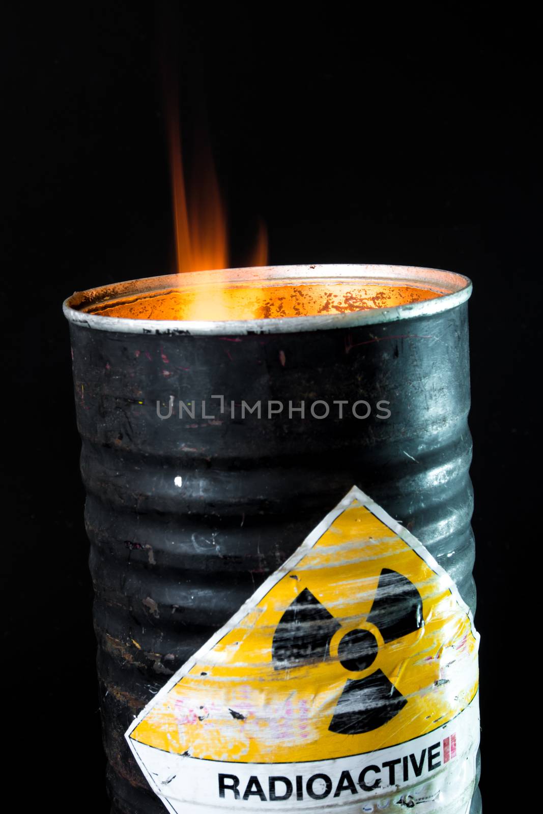 Heat in the cylinder container of radioactive material