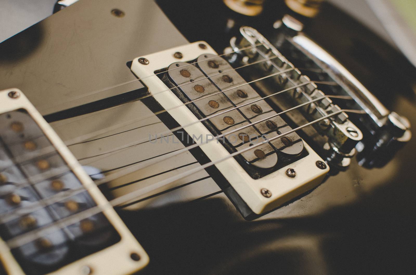 Parts of a guitar, bridge and pickups