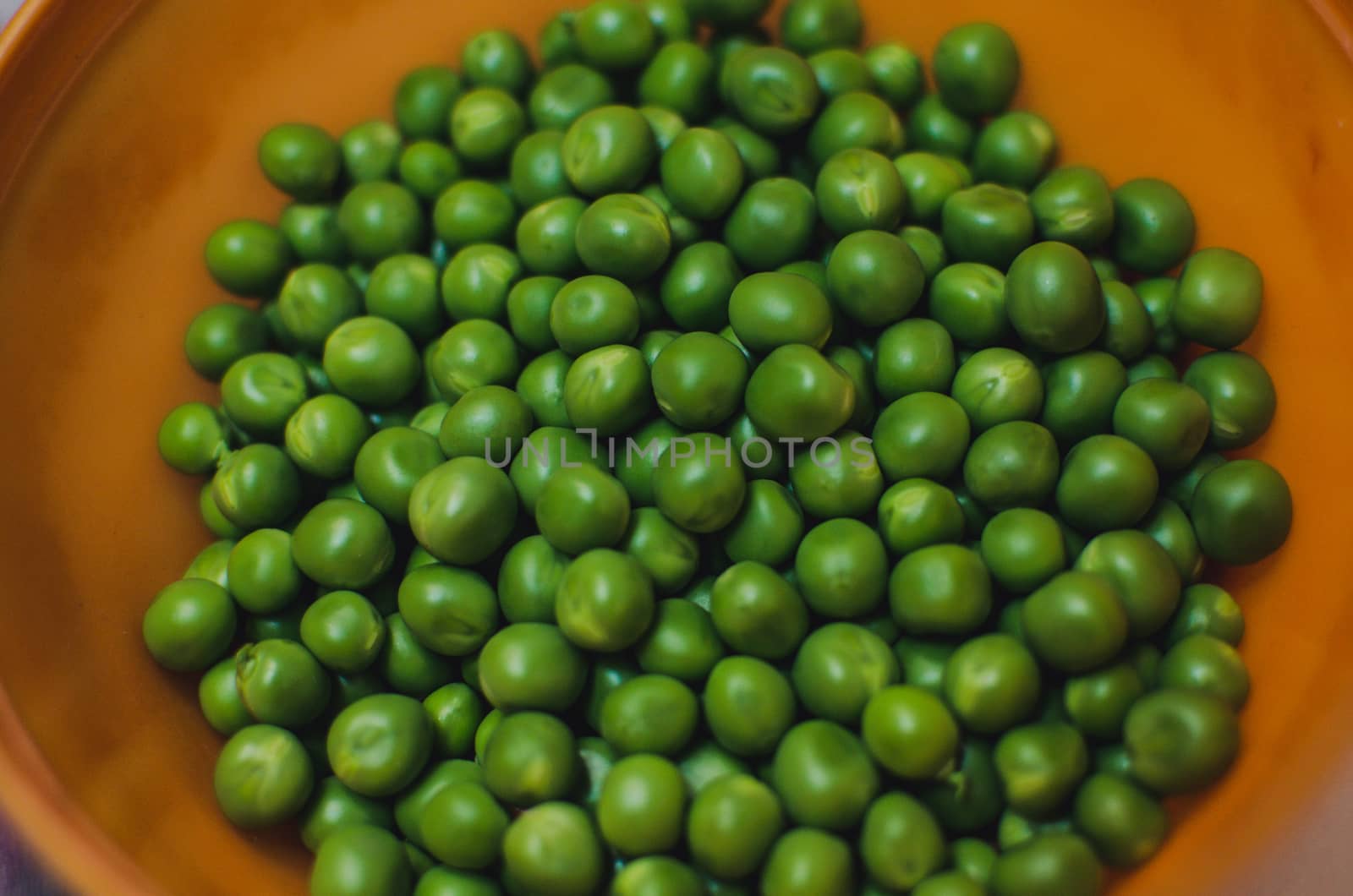 A bowl full of peas