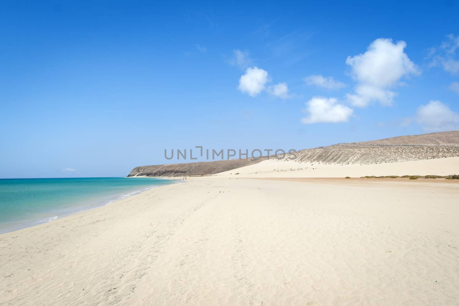 Summer beach: White sand, turquoise sea and nobody