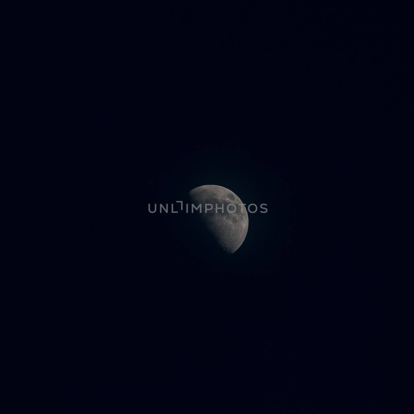 The moon on 19 Dec 2015 17:51 by PongMoji