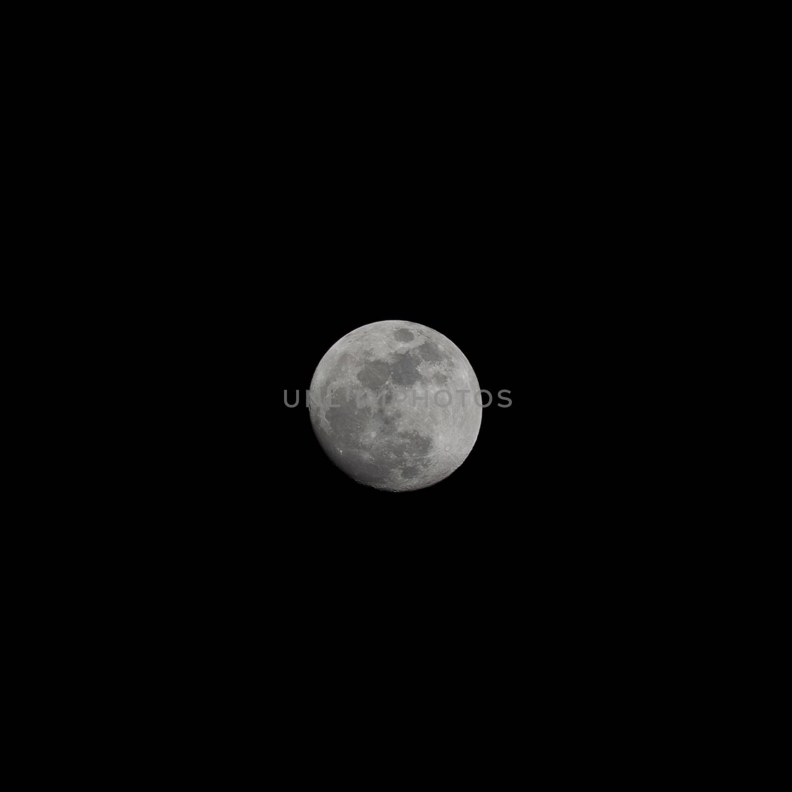 The moon on 24 Nov 2015 18:51 by PongMoji
