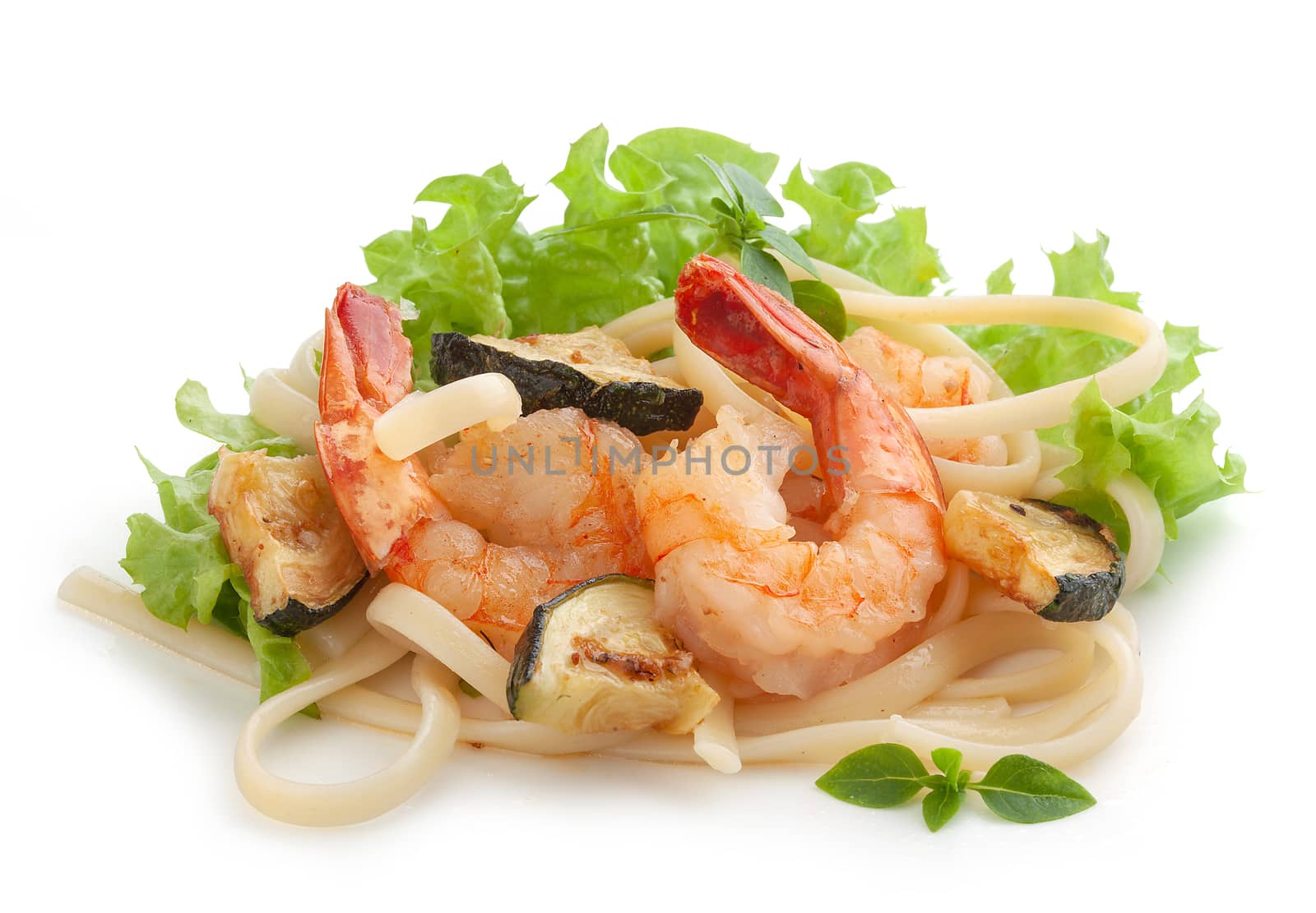 Fried shrimps with pasta, fried squash, basil and lettuce