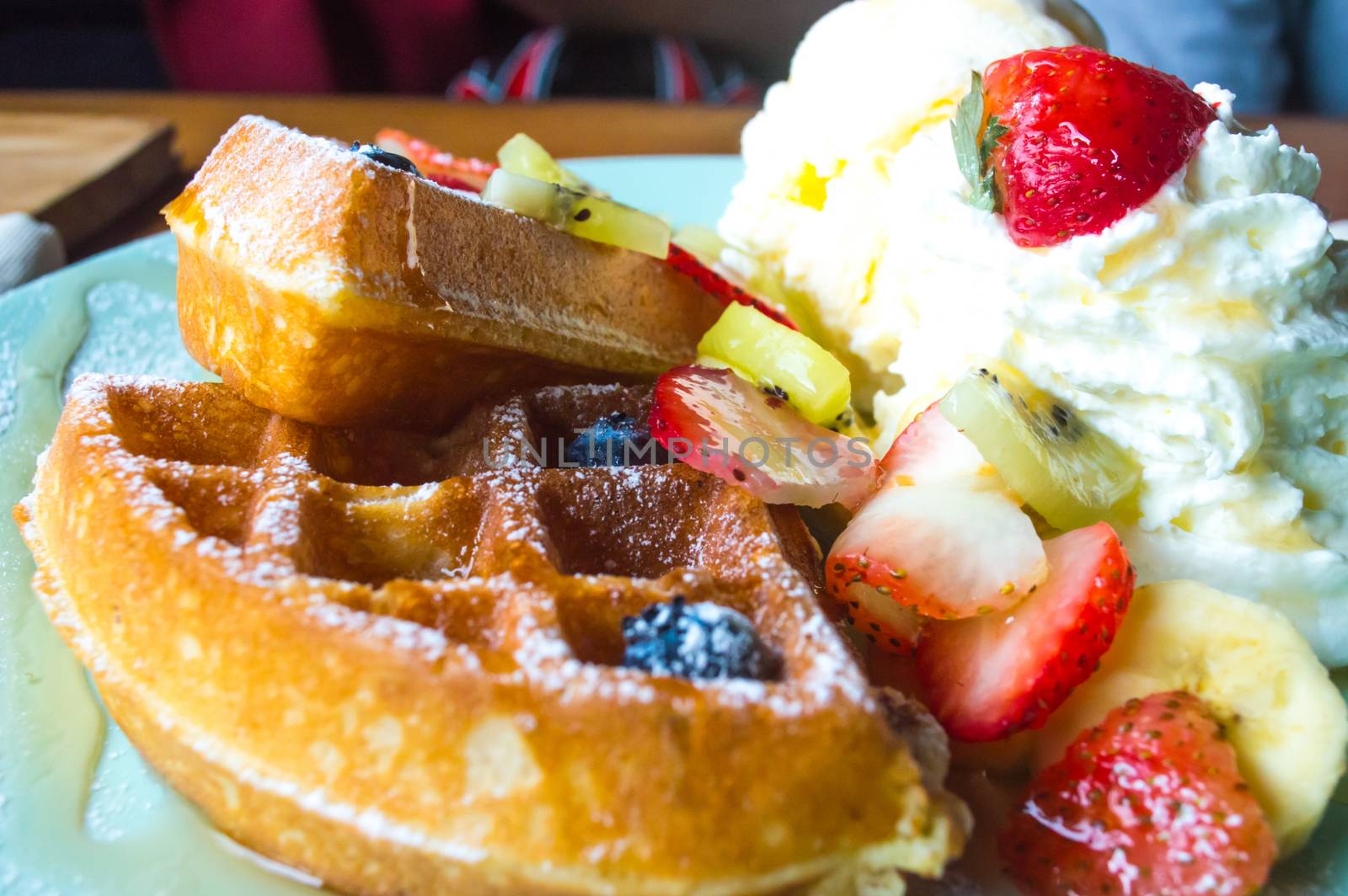 waffles ice cream topping with blueberries and strawberries