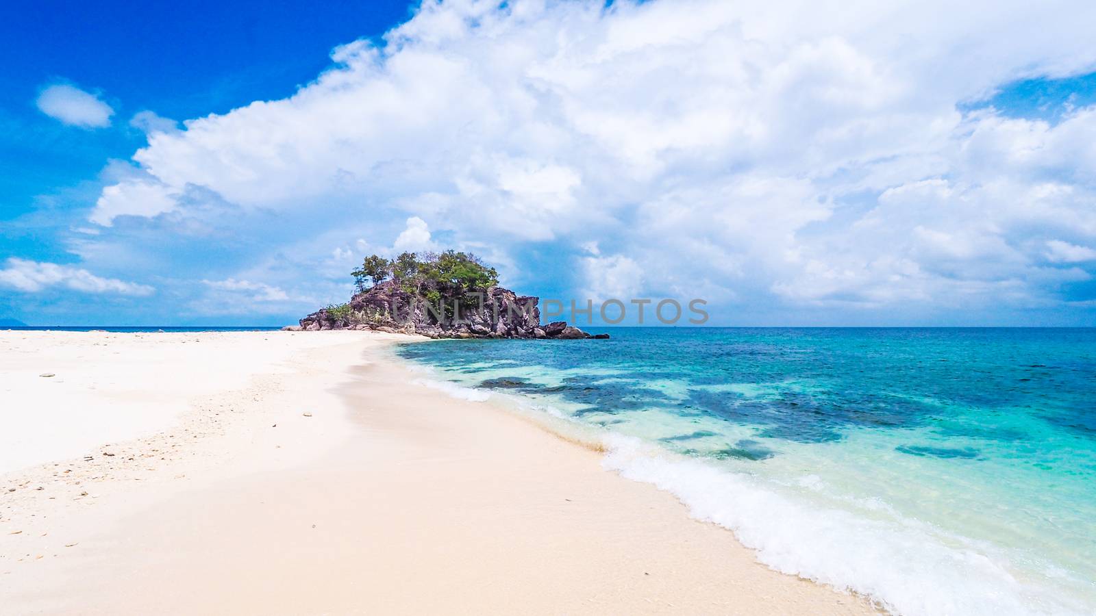 Beautiful views of the andaman Thai sea, clear green water, white sand beach and blue sky, white clouds. On Koh Lipe, Khai Island.