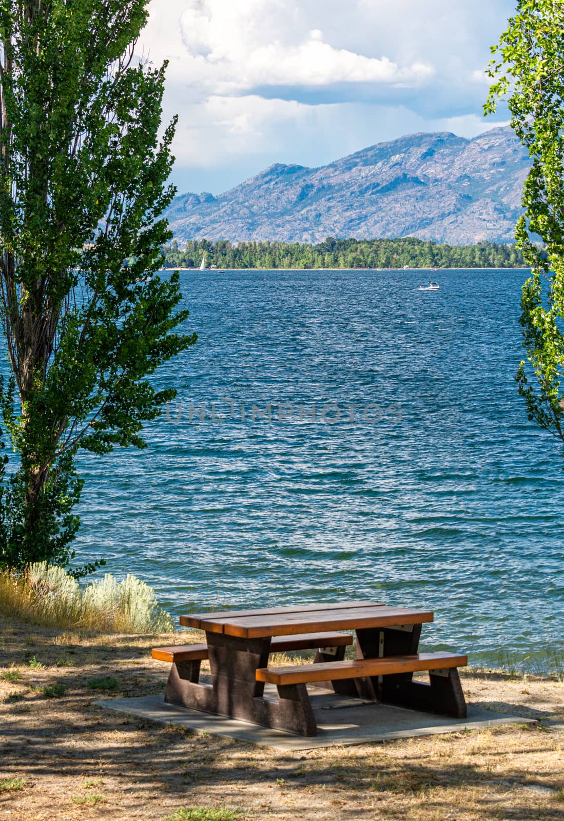 Recreation area with beautiful overview of the lake and mountains