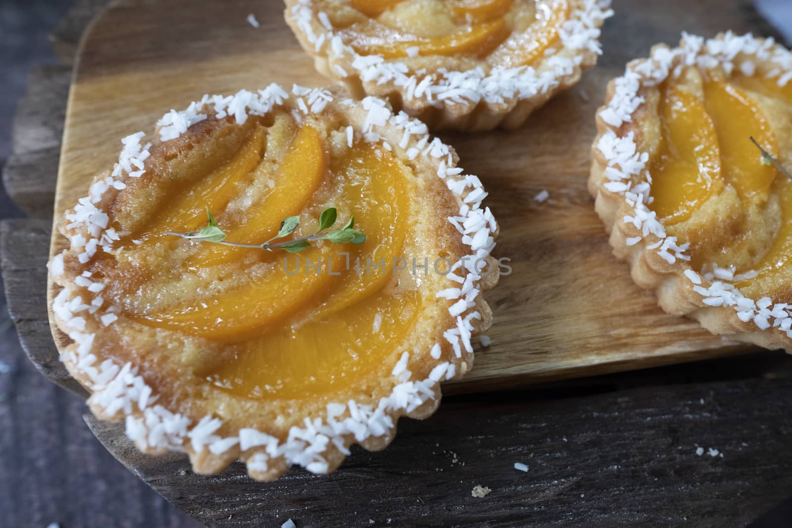 custard tarts with peach by Nawoot