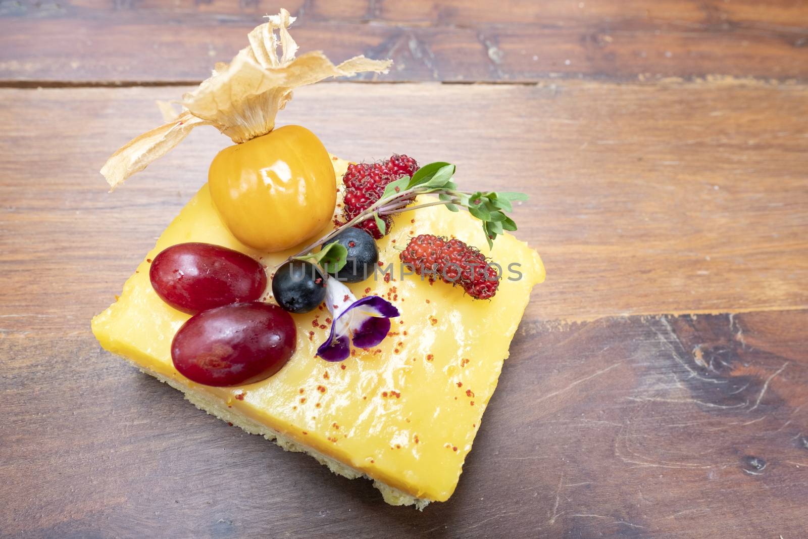 Lemon custard shortbread with fresh mixed fruits by Nawoot