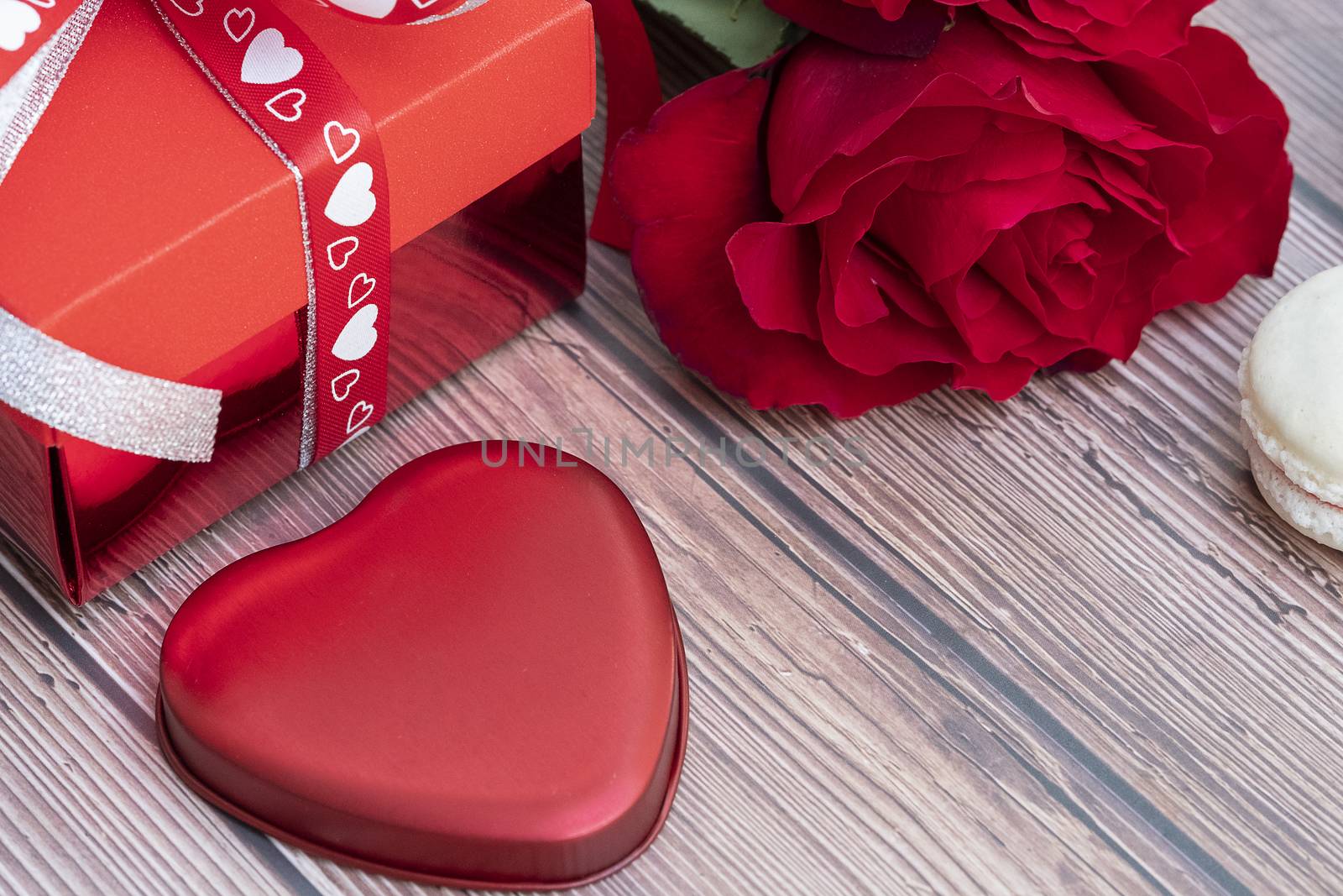 Present box, red rose, and a red heart-shaped metal piece by Nawoot