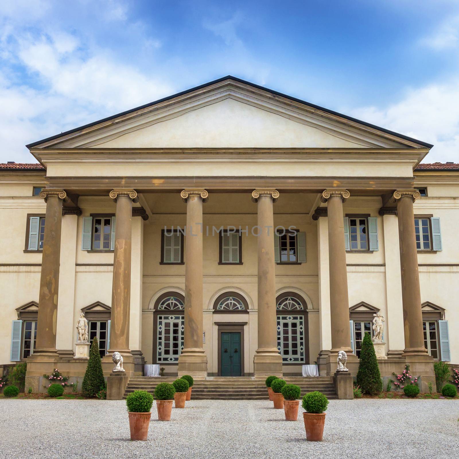 Italian villa in neoclassical style by germanopoli