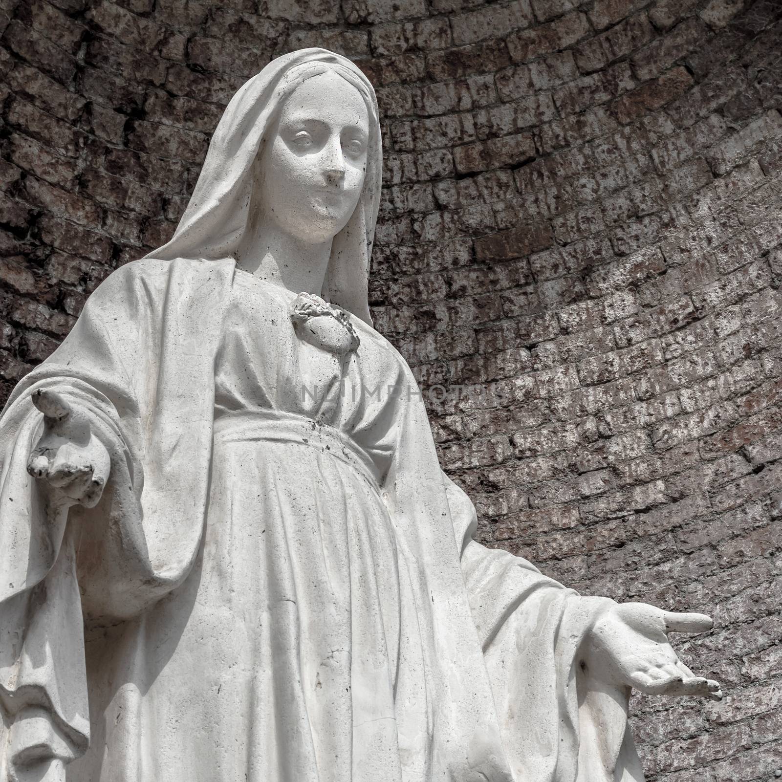 Sculpture of Mother Mary by germanopoli