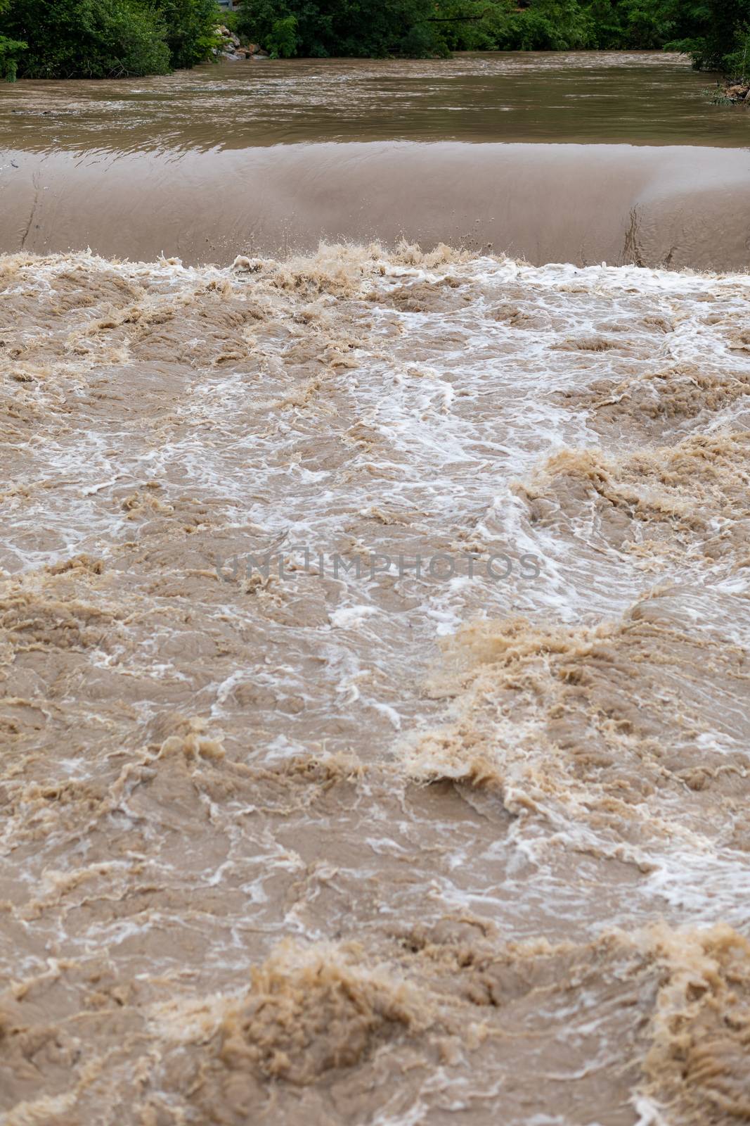 Flooding after storm - unglean water with soil comming by adamr