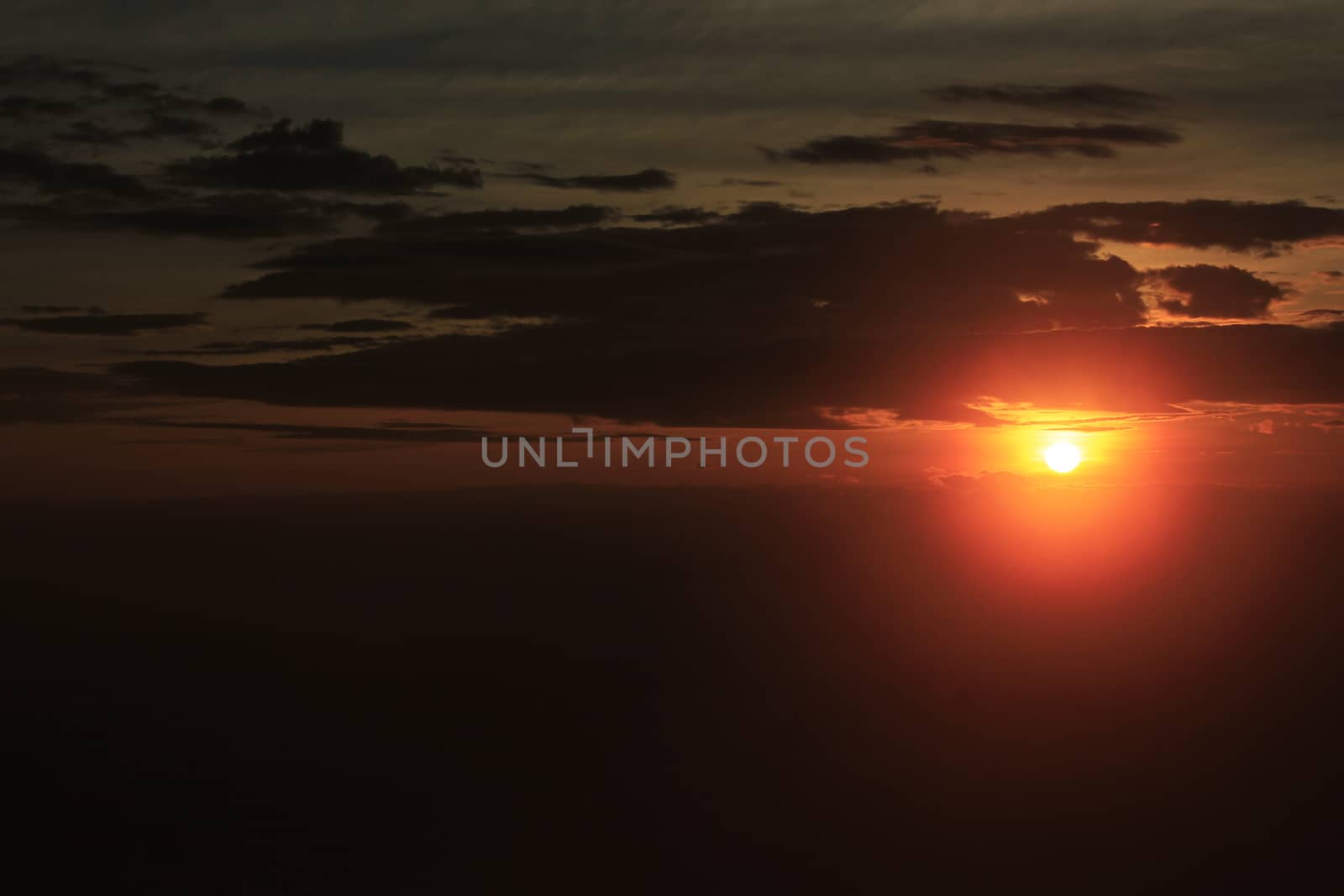 The sun is rising in the morning over the top of the hill.