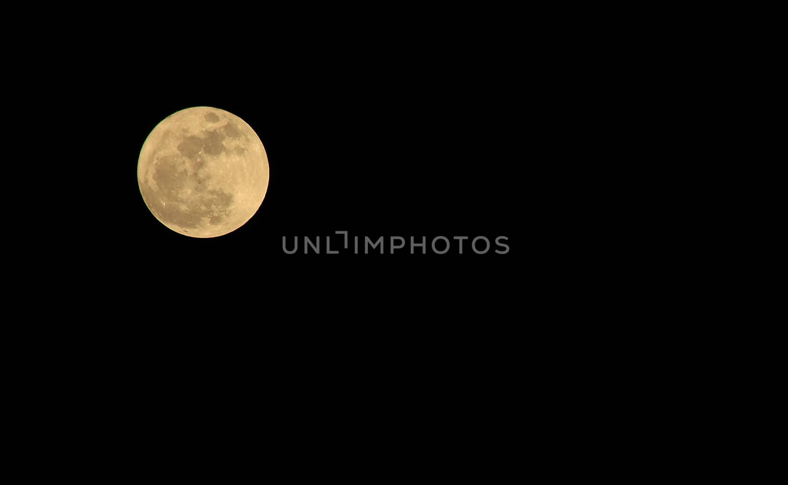 The big moon in the dark night by Puripatt