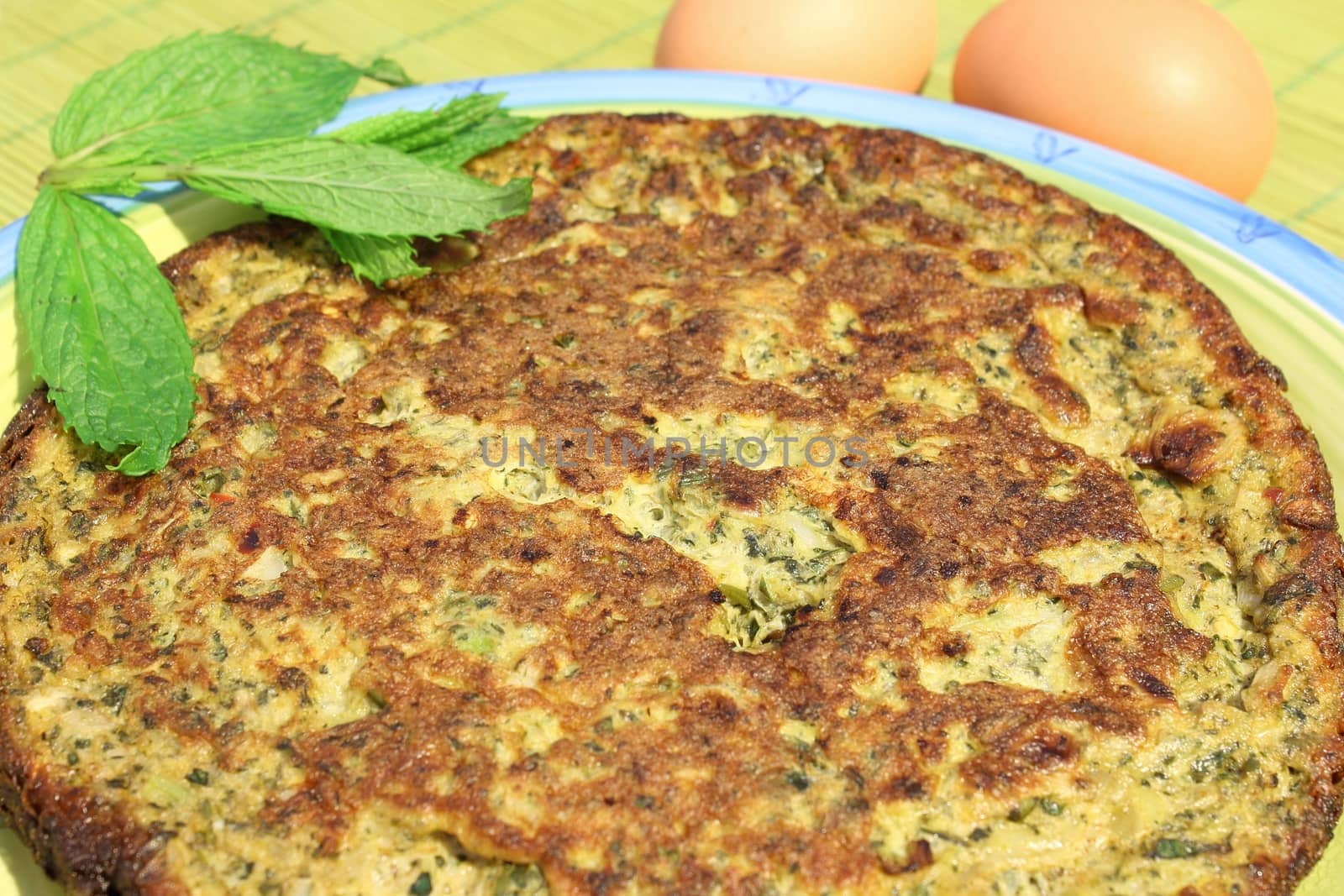 Frittata with mint leaves and herbs by Rossella