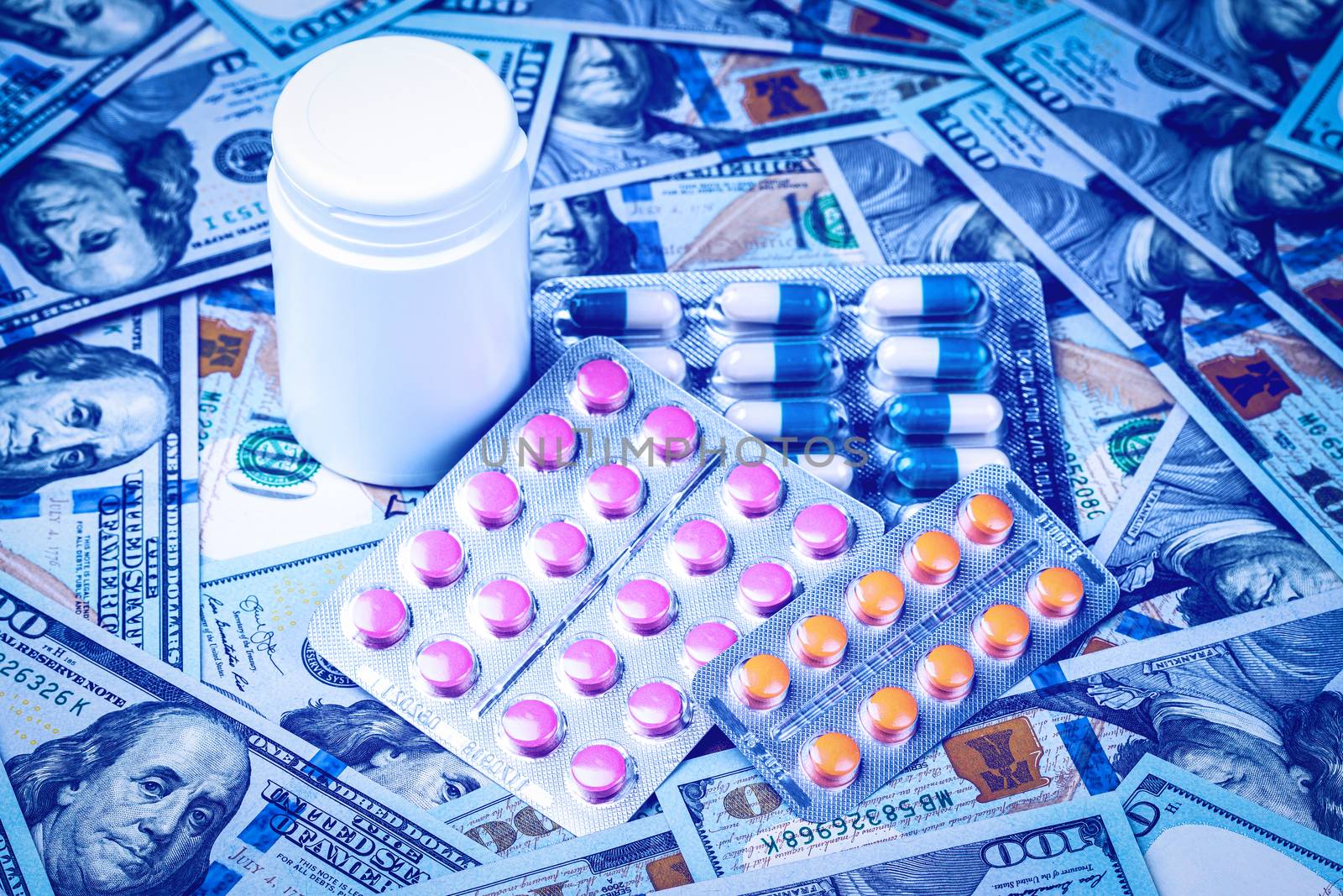 Plate with pills in the shape of a heart on the background of hundred-dollar bills. The concept of the expensive cost of healthcare or financing medicine. White medicine bottle with copy space for text.