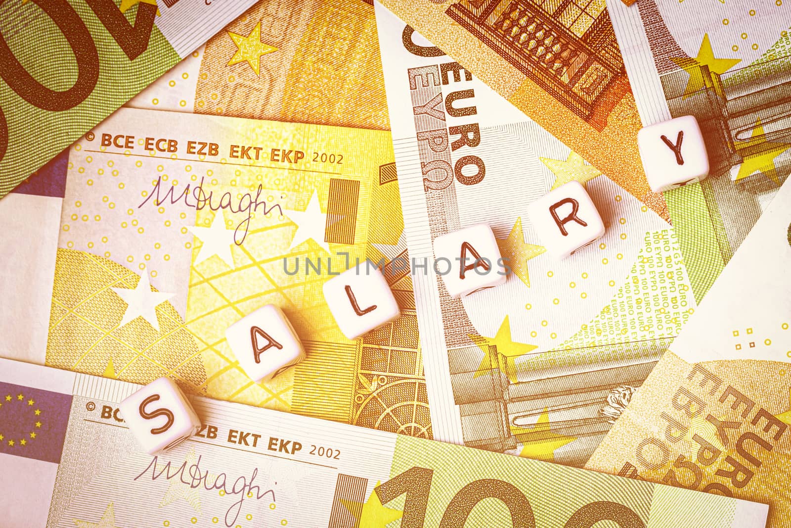 Beaded inscription "salary" and euro notes.