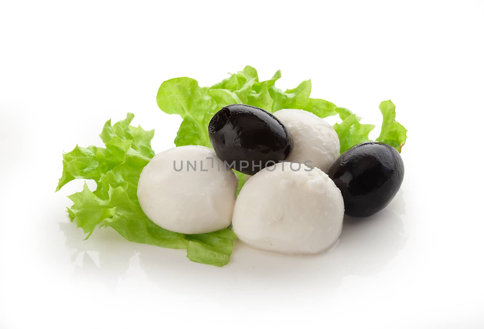 Mozzarella with olives and grenn lettuce by Angorius