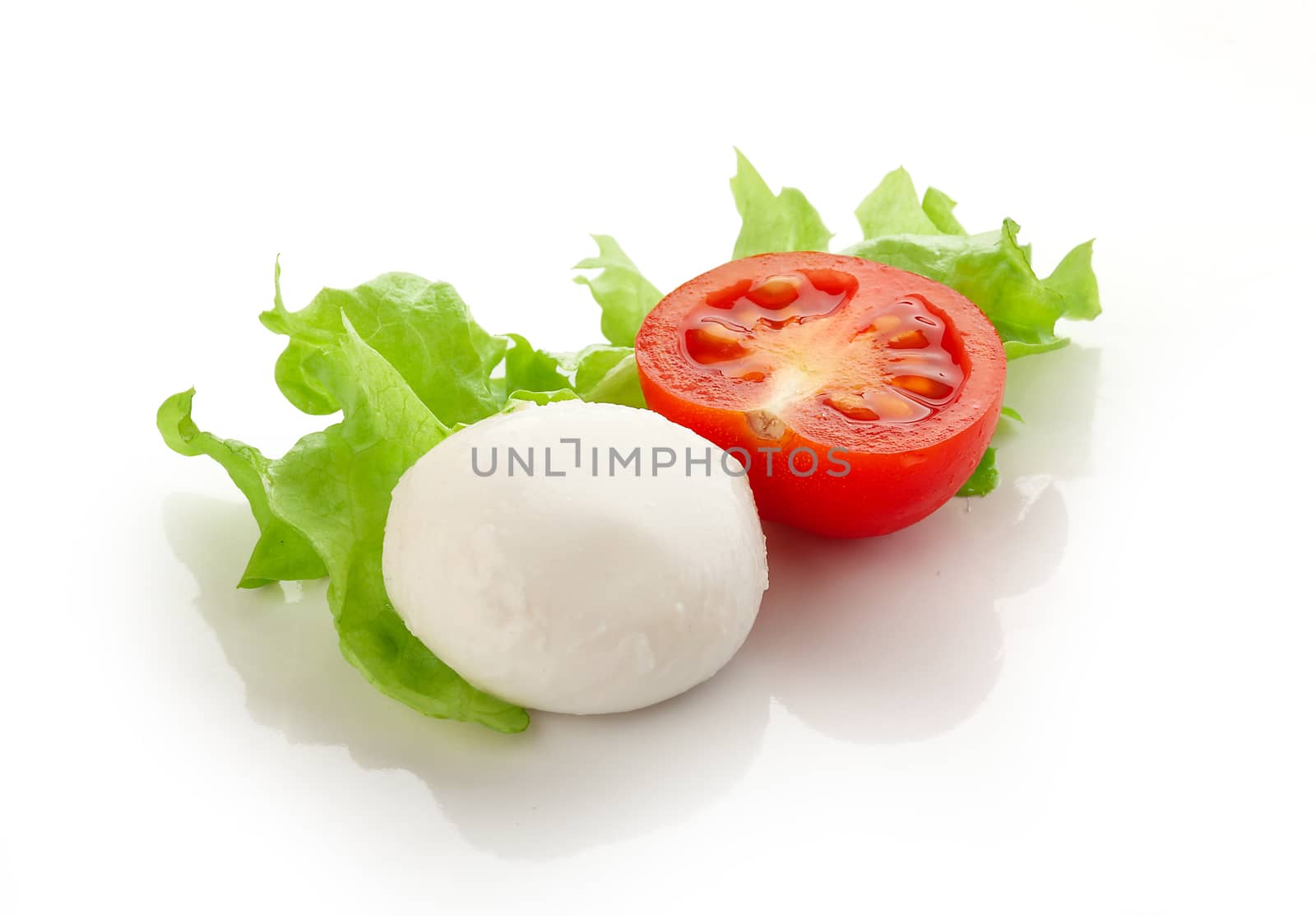 Mozzarella with tomato and lettuce by Angorius