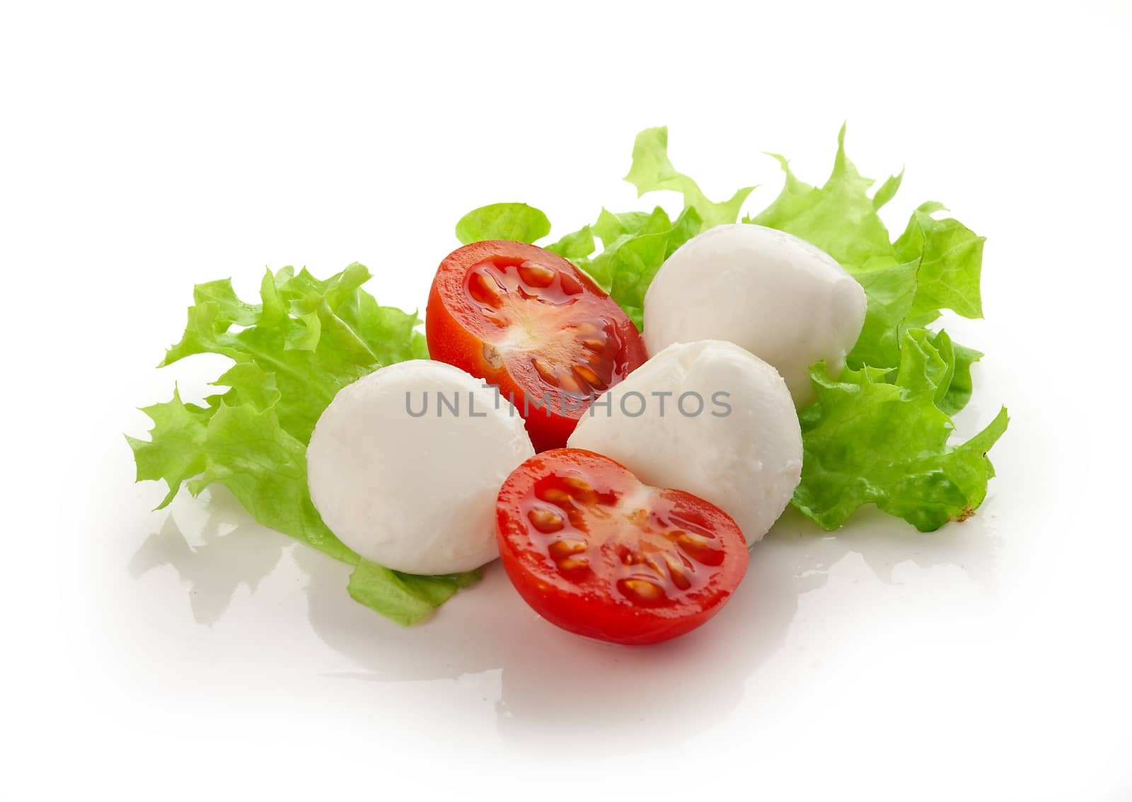 Mozzarella with tomato and lettuce by Angorius