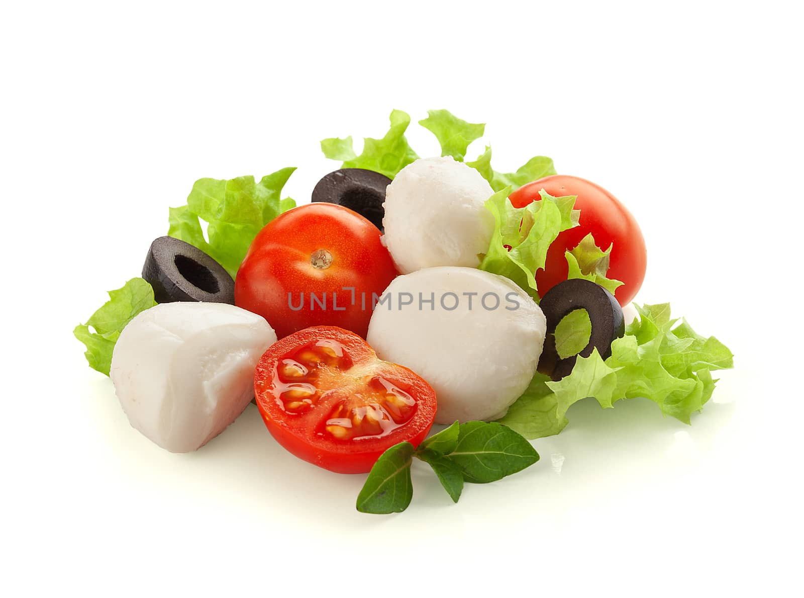 Mozzarella with tomato, olives and lettuce by Angorius