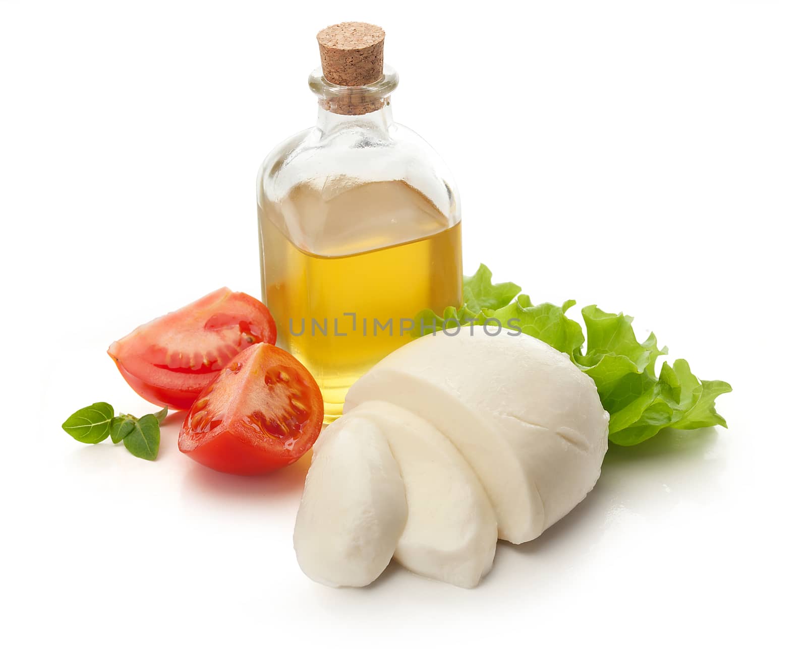 Mozzarella with olive oil, tomatoes and lettuce by Angorius