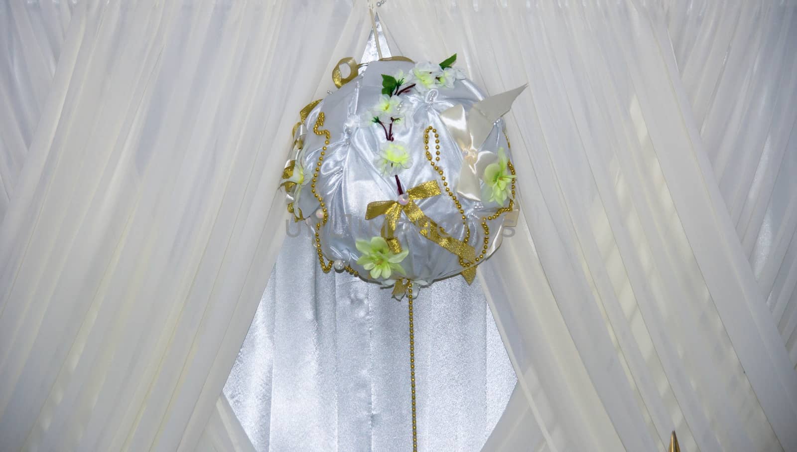 Wedding decor made of white fabric. The decoration of the hall is made of white fabric.