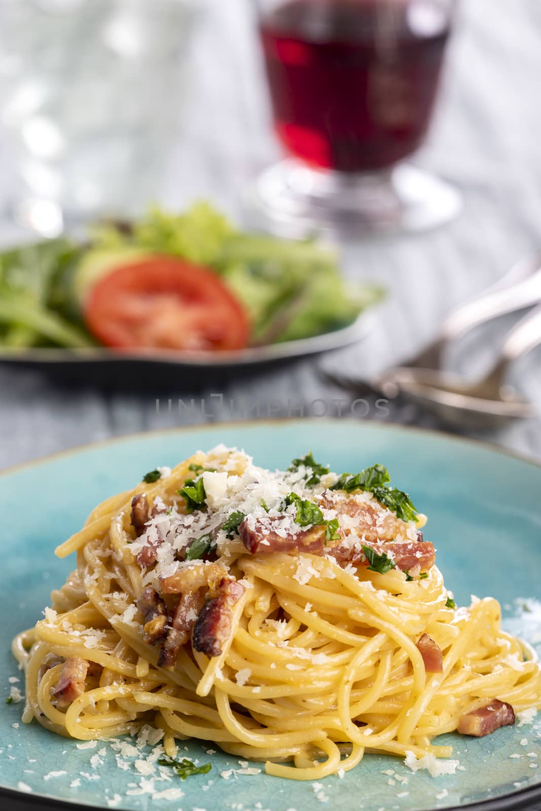 spaghetti carbonara on a blue plate