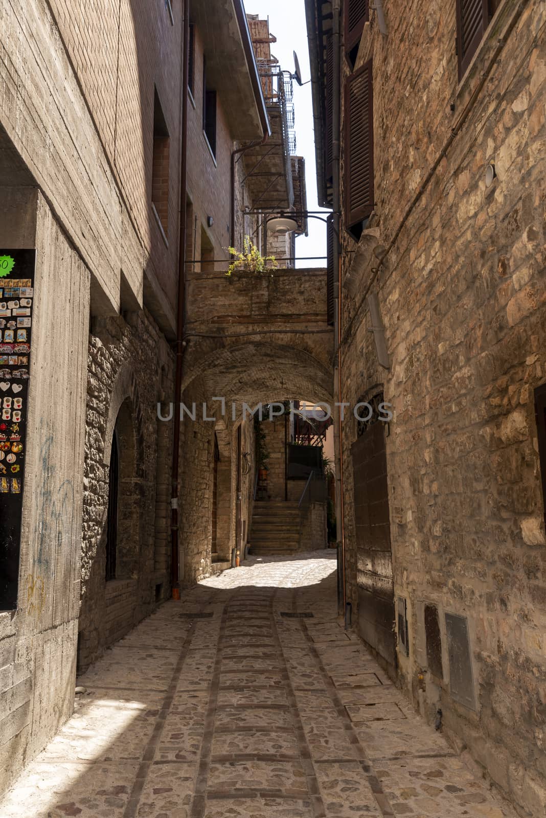 architecture in the alleys of the town of spello by carfedeph