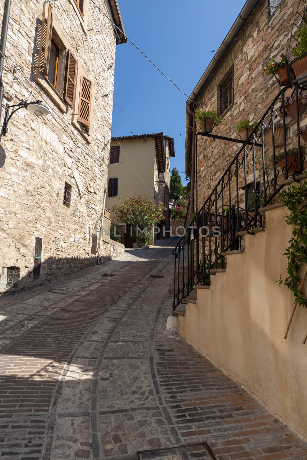 architecture in the alleys of the town of spello by carfedeph