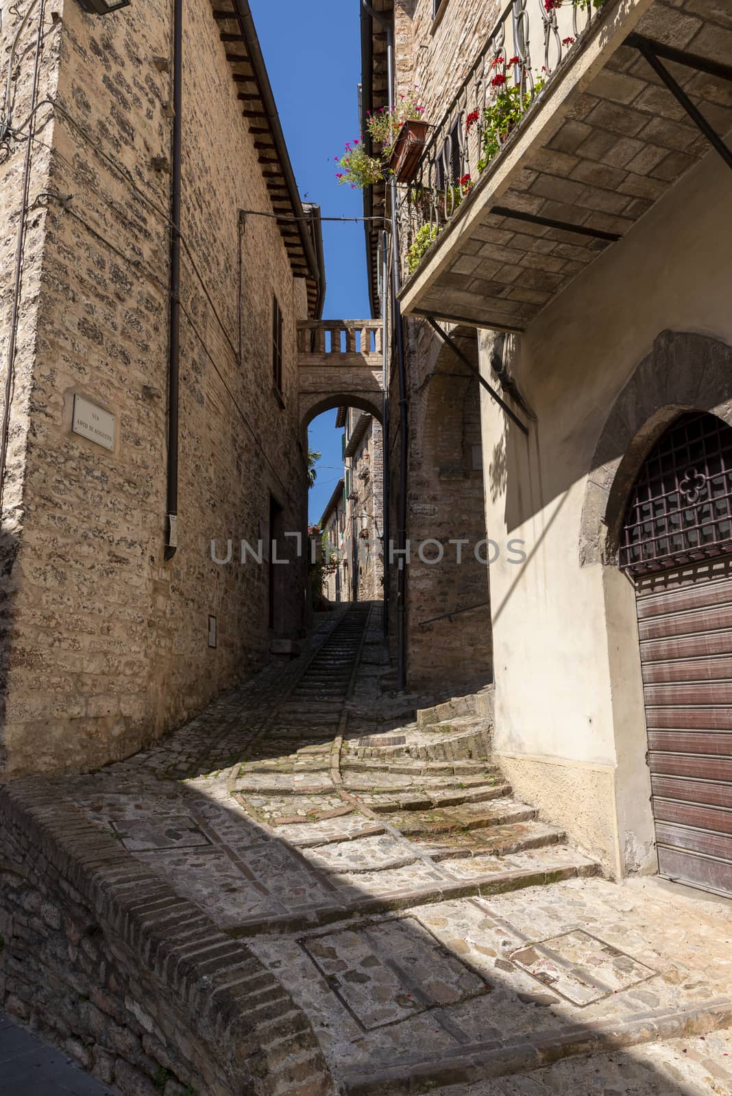 architecture in the alleys of the town of spello by carfedeph