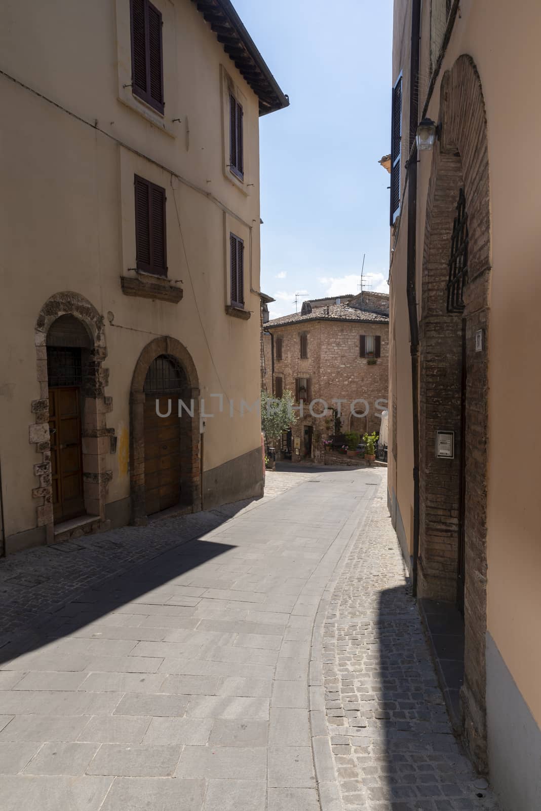 architecture in the alleys of the town of spello by carfedeph