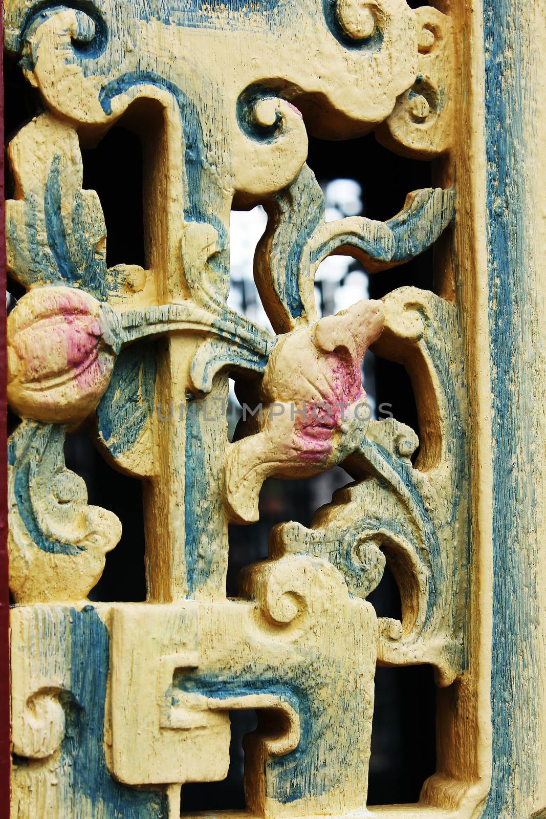 Carved flower motifs balcony decoration