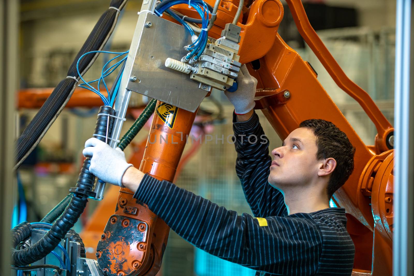 robotization of modern industry in the factory. Introduction of new robotic arms to replace human resources.