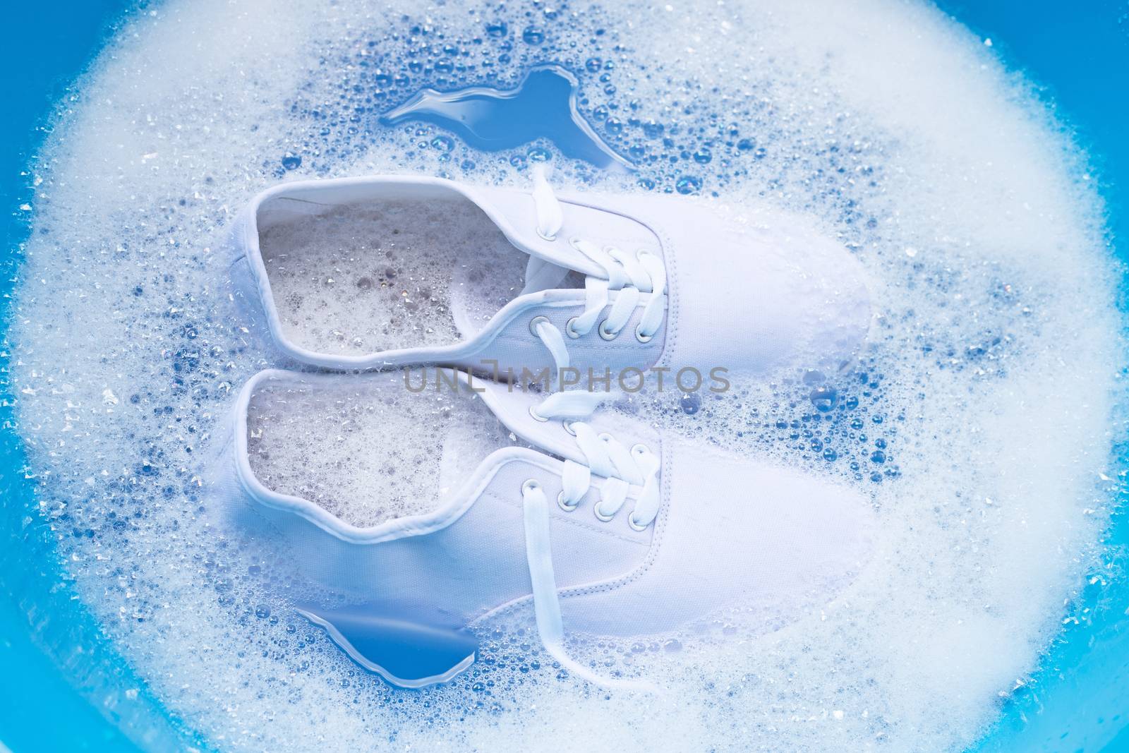 Soak shoes before washing. Cleaning Dirty sneakers.