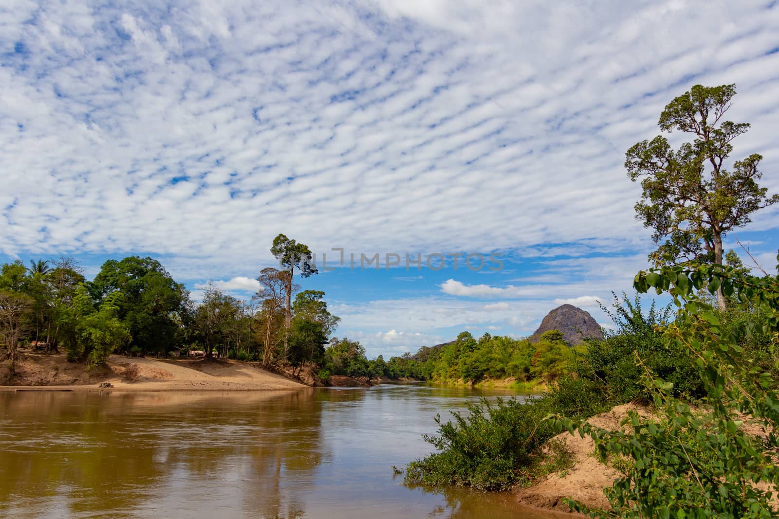 river with a mountain backdrop And the sky with clouds of waves.