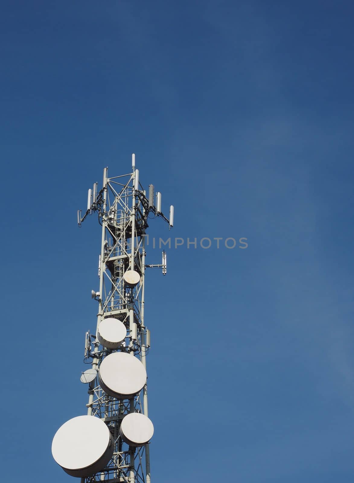 cellular antenna tower and electronic radio transceiver equipment part of a cellular network