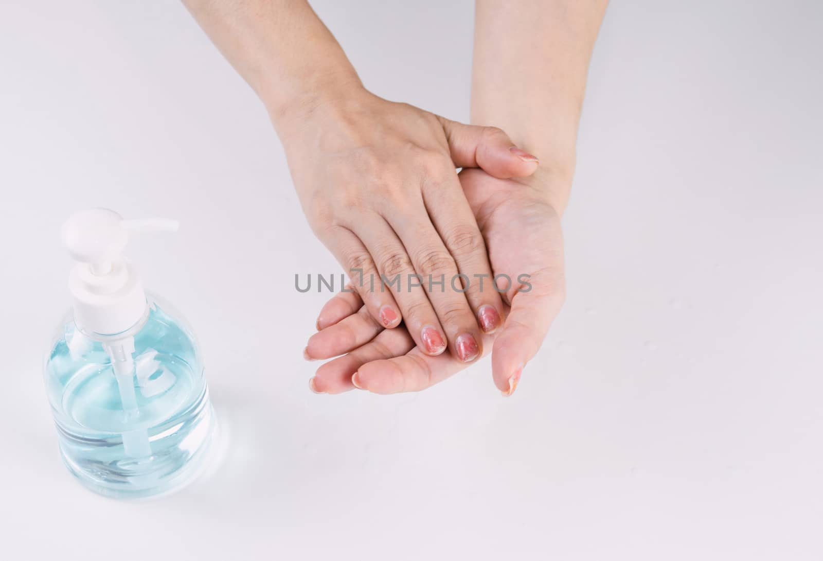 Washing hands alcohol keep clean destroy virus